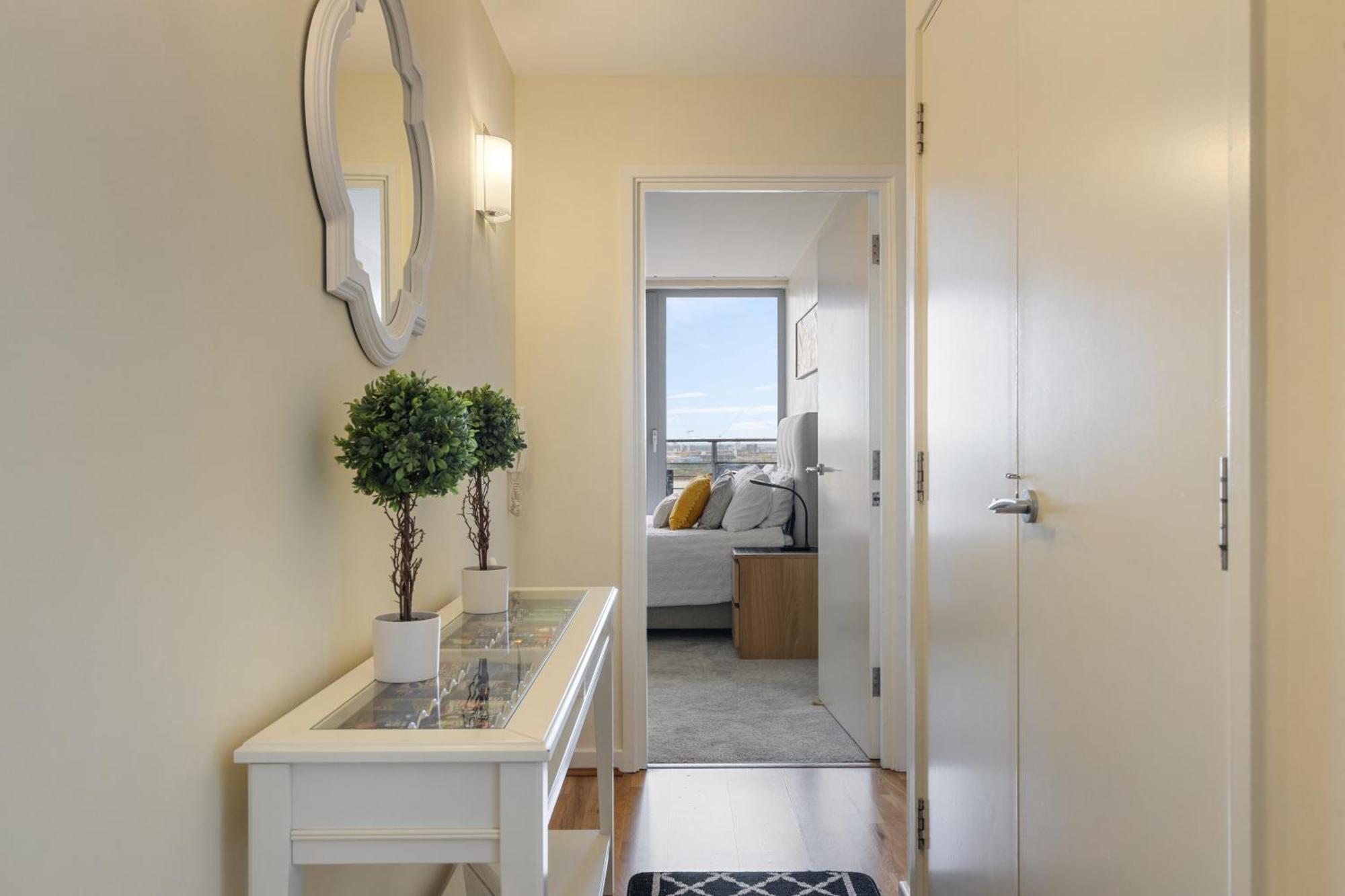 Stratford Skyview Apartment Лондон Экстерьер фото