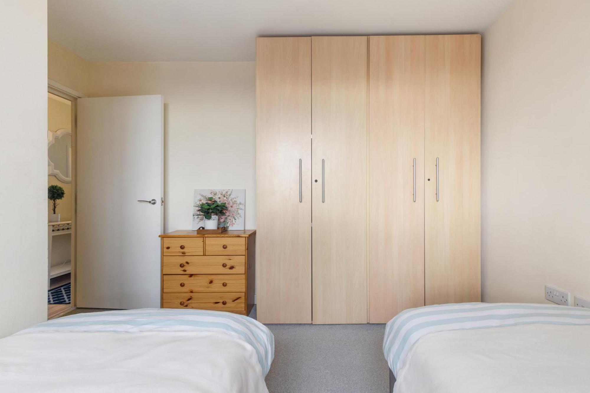 Stratford Skyview Apartment Лондон Экстерьер фото