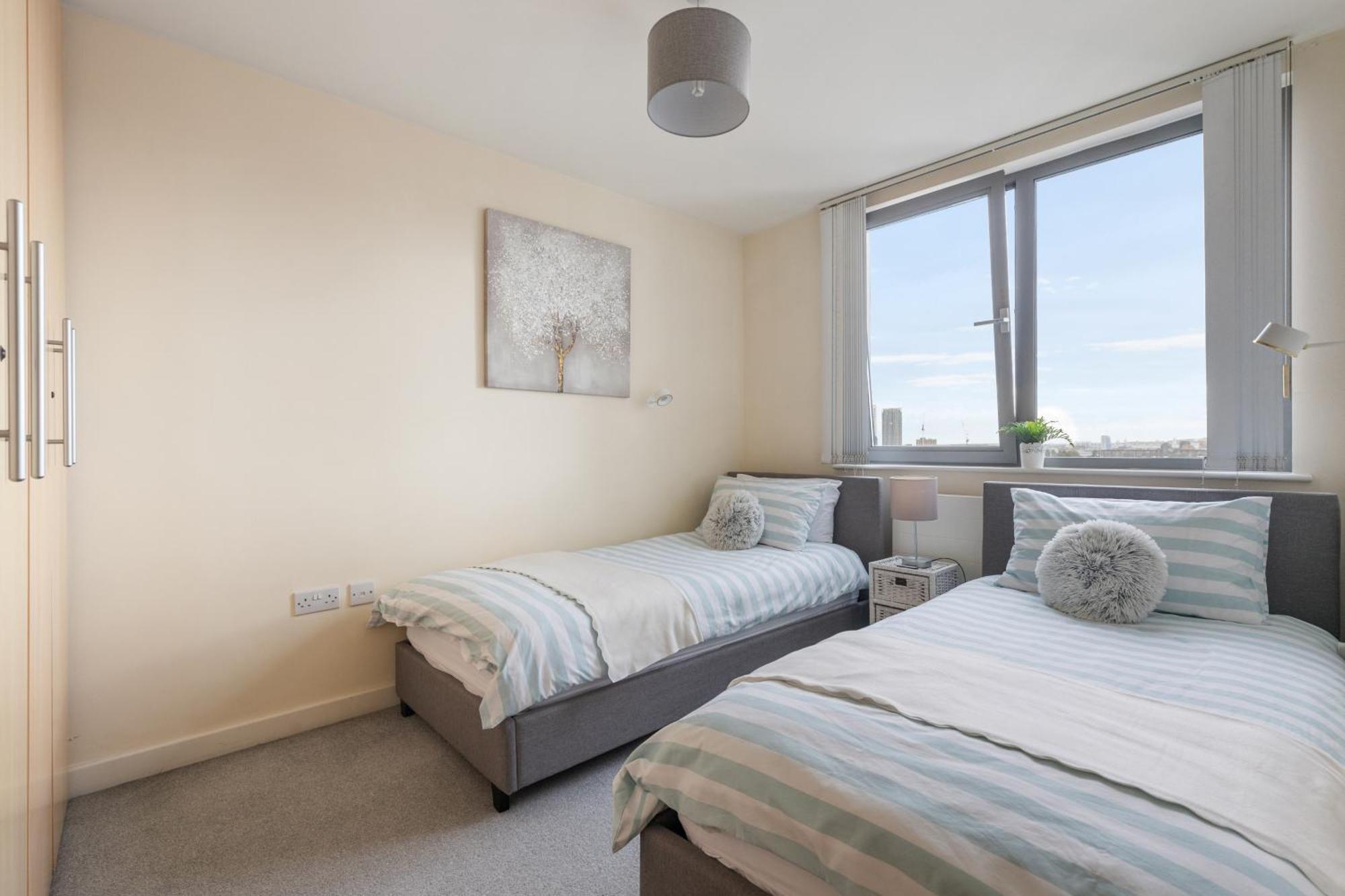 Stratford Skyview Apartment Лондон Экстерьер фото