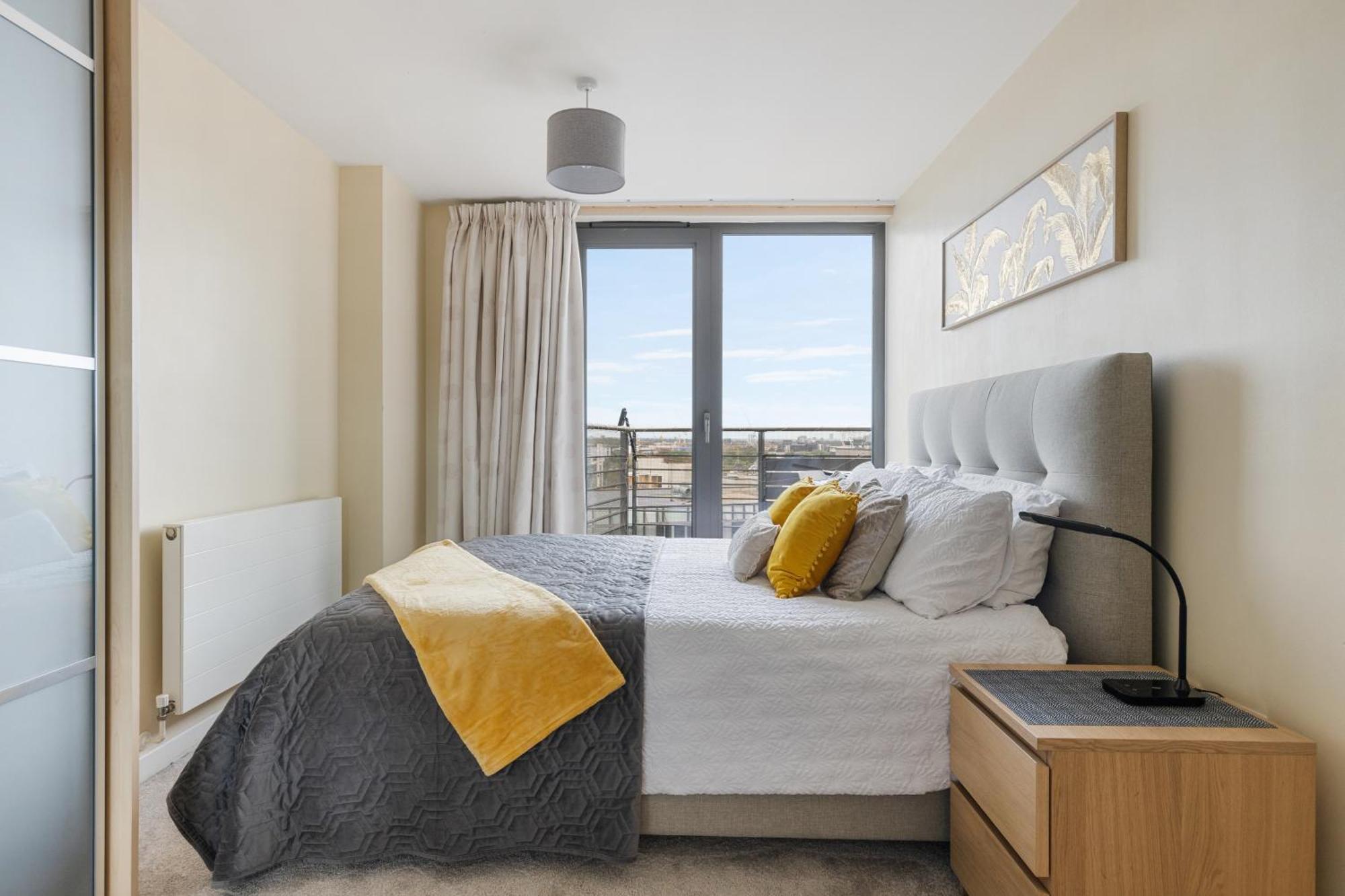Stratford Skyview Apartment Лондон Экстерьер фото