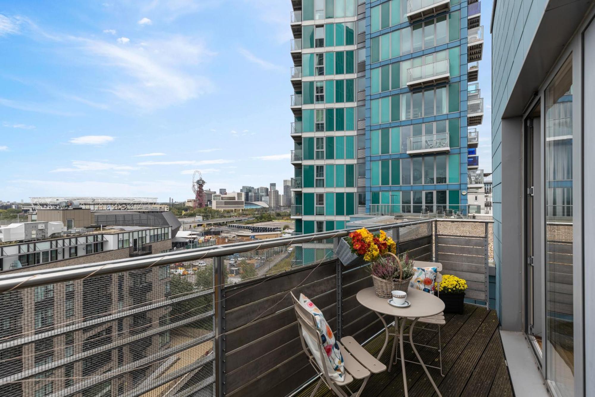 Stratford Skyview Apartment Лондон Экстерьер фото